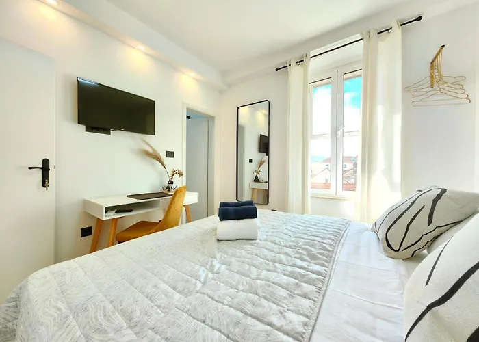 Studio & Rooms Fjok